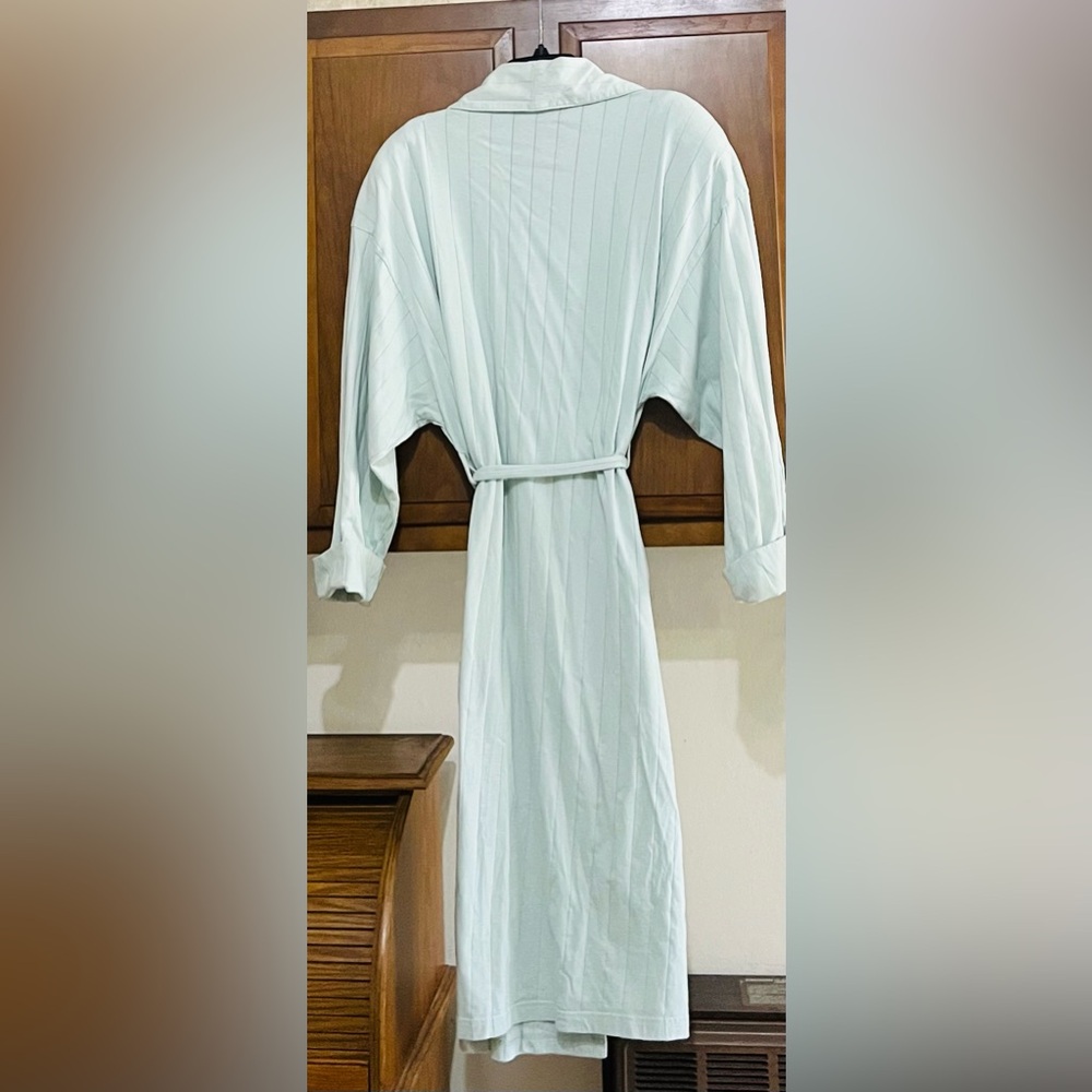 EUC. Victoria's Secret Gold Label Soft mint green. robe. Size L. - Picture 4 of 5